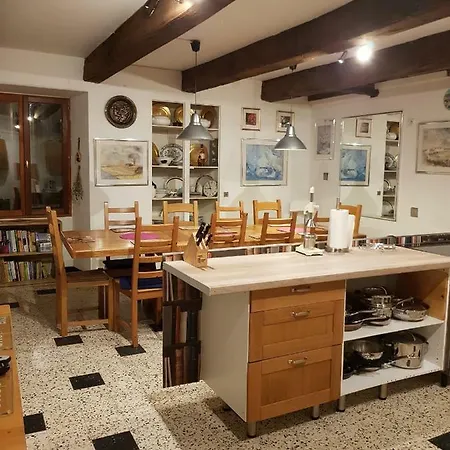 Le Vieux Couvent Feriehus Deviat